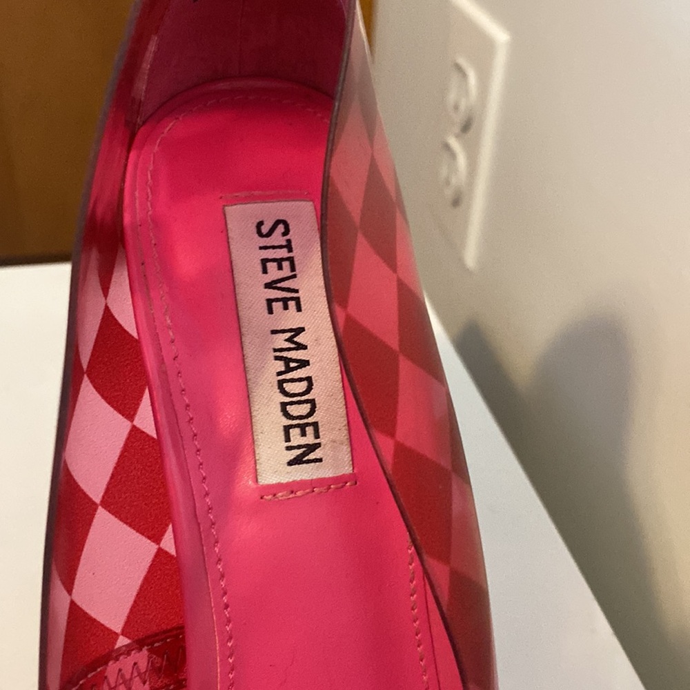 Steve Madden Women's Pink Courts size 7 / great condition - Picture 4 of 6